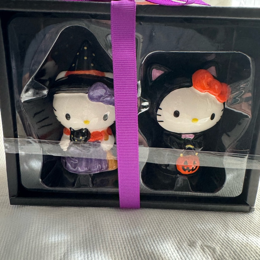 NEW** Blue Sky Clayworks Hello Kitty Halloween Figurine Salt & Pepper Shaker Set